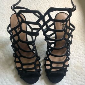 Only worn twice!! Black dress heels! Size 6